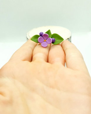 Brosa-martisor floare de liliac
