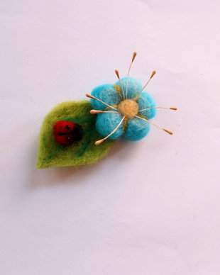 Brosa  din lana impaslita`Floare`