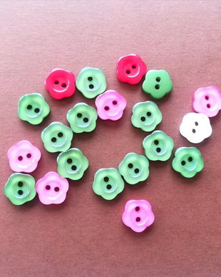 20 Nasturi din plastic , floricele de 9 mm