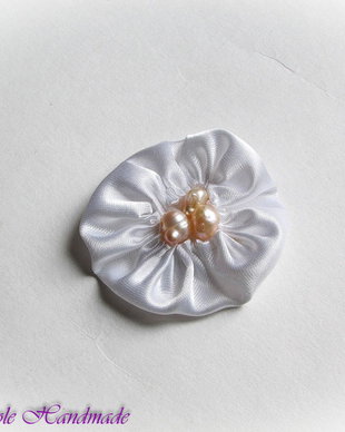 Snow - brosa martisor cabochon