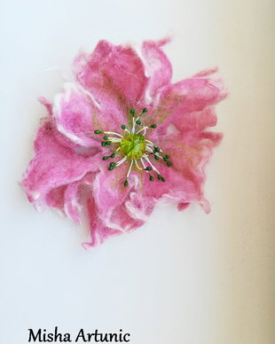 Brosa impaslita - Floricica roz