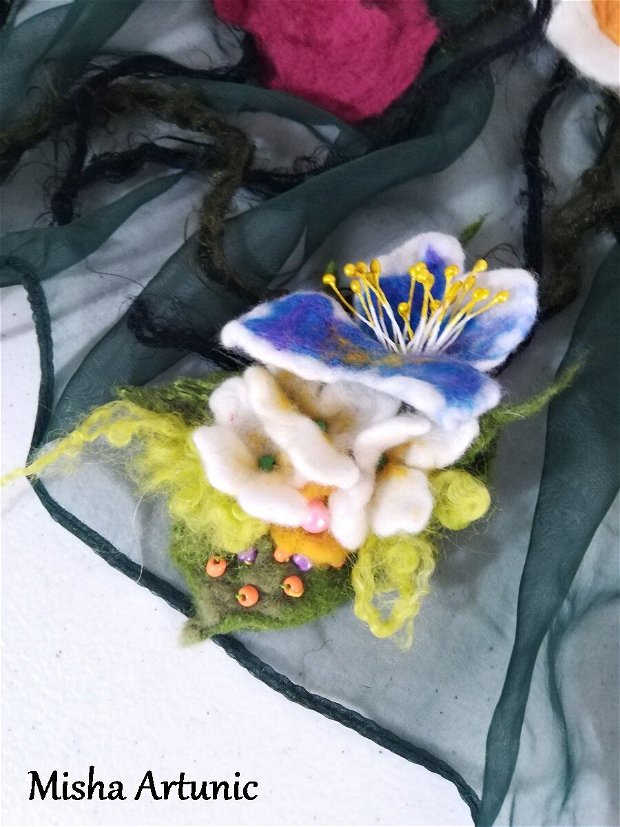 Sal din matase si floricele impaslite 3D