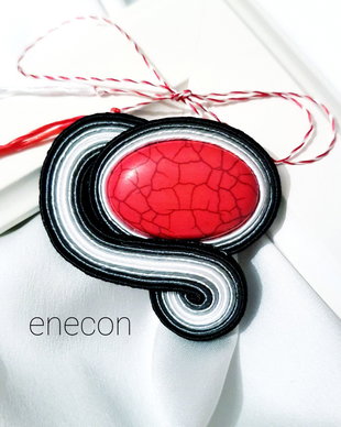 Brosa-martisor soutache cu howlit
