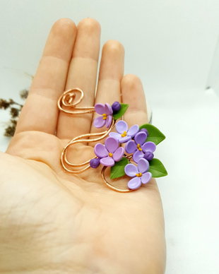 Brosa flori de liliac