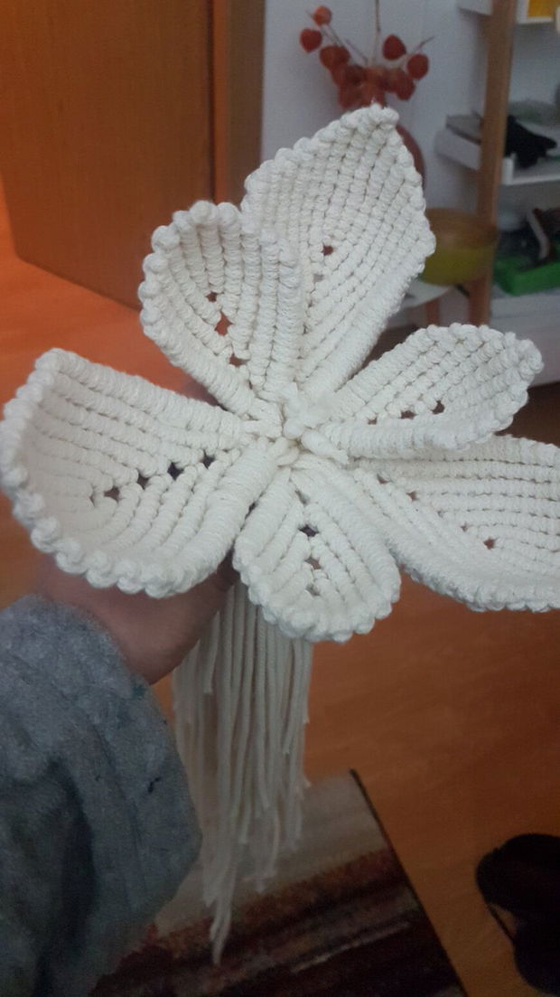 Floare decorativa macrame