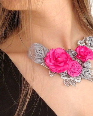 Set bijurterii cu flori textile si dantela