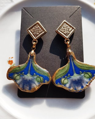 Cercei Art Nouveau "Fleur" din rasina, pasta polimerica si inox auriu