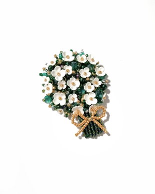 Brosa buchet de flori albe