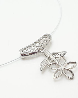 CADOU Martisor -Colier cu pandantiv metalic floral