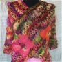 Poncho tricotat manual cu flori de lână merinos impaslite