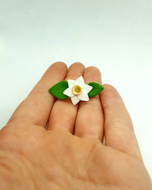 Brosa-martisor narcisa