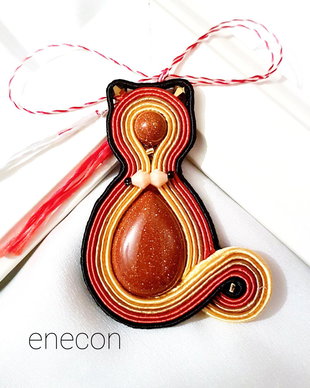 Brosa-martisor pisicuță soutache cu piatră soarelui