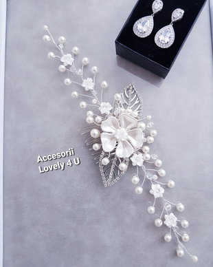 Rihanna* Bridal comb - Accesoriu par cu flori și perle