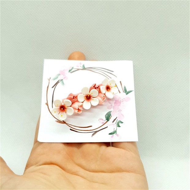 Brosa-martisor floare de cires