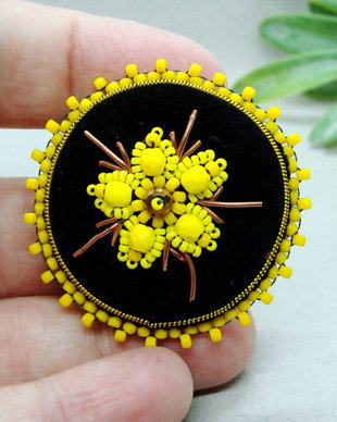 Brosa-martisor Floare Galbena - la comanda
