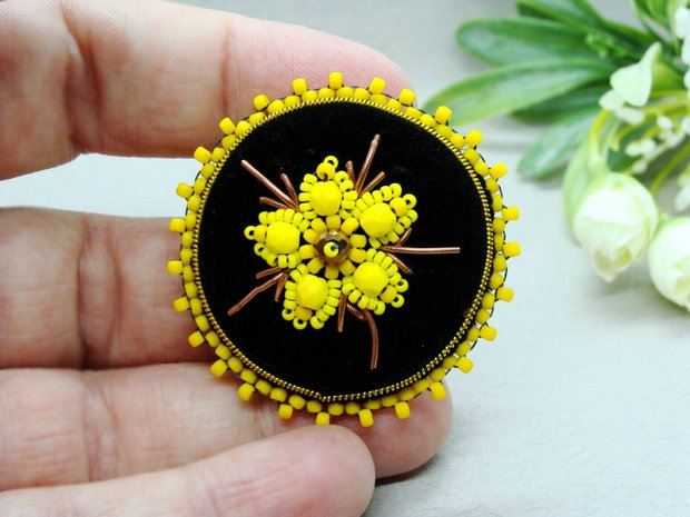 Brosa-martisor Floare Galbena - la comanda
