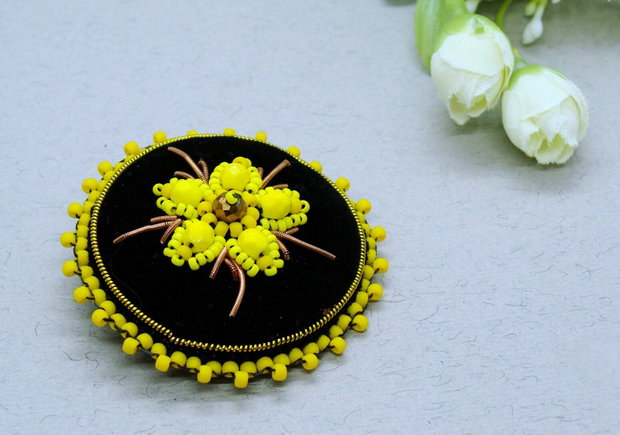 Brosa-martisor Floare Galbena - la comanda