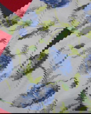 Draperie cu maci albastri