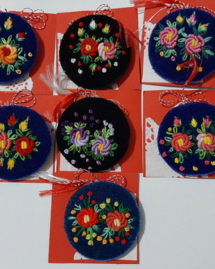 Brose cu rol de martisor