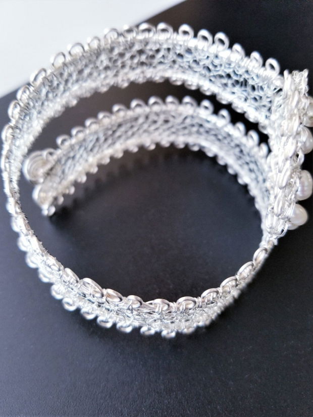 Bratara model Spirala cu perle-sarma de cupru argintata, perle de cultura