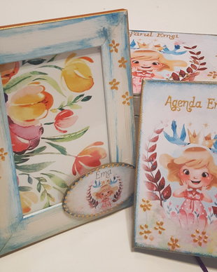 Set fete, format din cufar, rama foto si agenda personaluzate