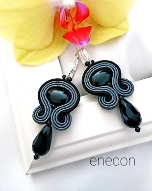 Cercei soutache cenușii cu onix si cristale