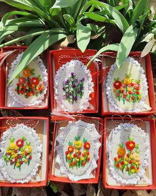 Brose cu rol de martisor