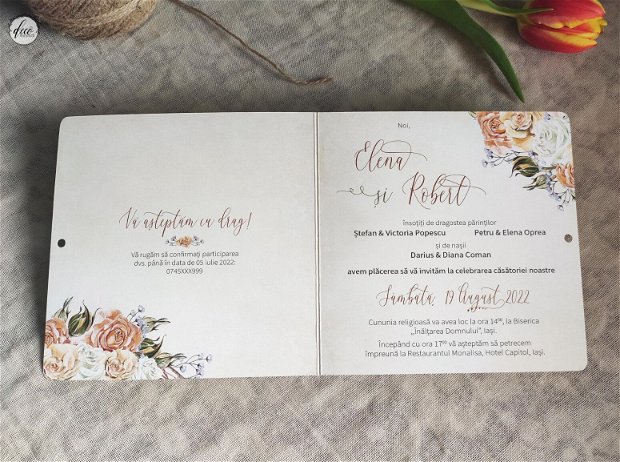 Invitatie nunta cu aranjament floral si panglica eleganta maro