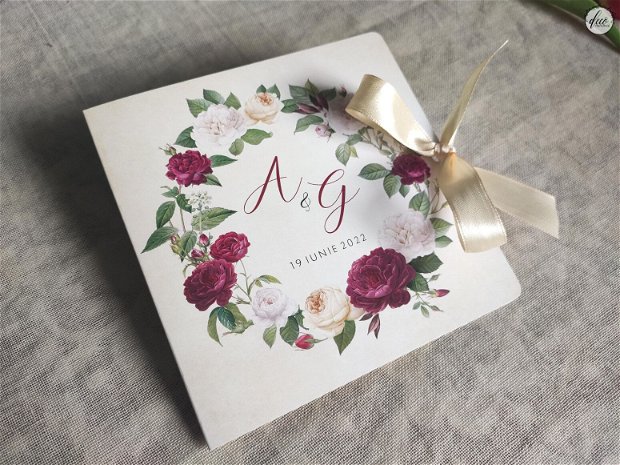 Invitatie nunta cu aranjament floral visiniu si panglica eleganta crem