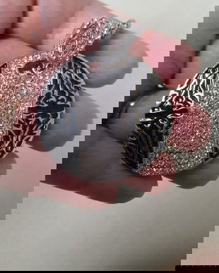 LANT CU MEDALION SUPERB BATUT IN STRASURI SI EMAIL SEMNAT CARO