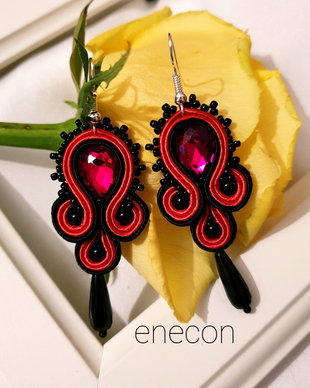 Cercei soutache rosu si negru cu onix si cristale