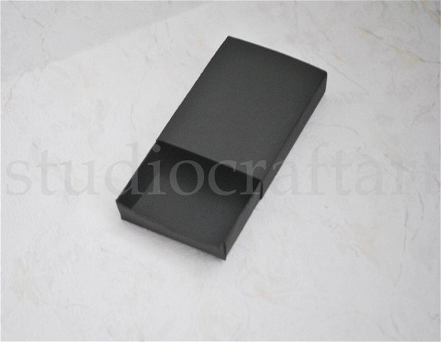Cutiuta neagra din  carton