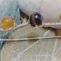 Brosa handmade din sarma si agate