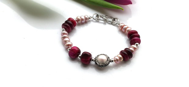 Bratara  perle purple freshwater & red tiger eye
