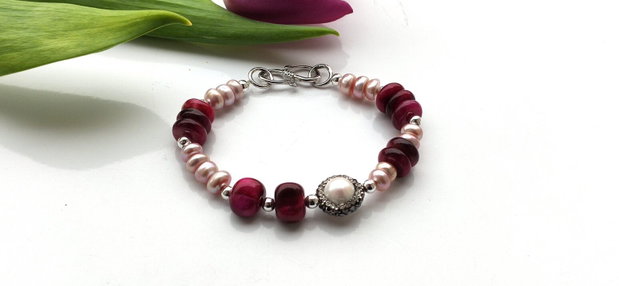 Bratara  perle purple freshwater & red tiger eye