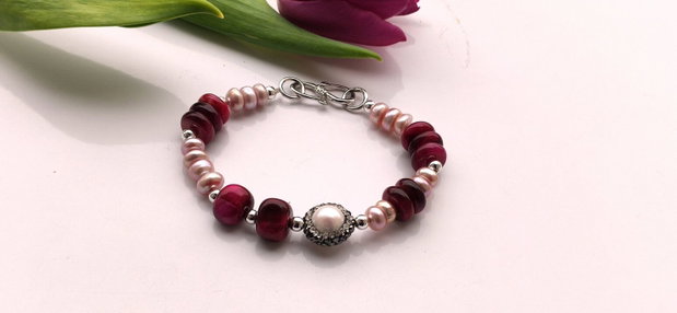 Bratara  perle purple freshwater & red tiger eye