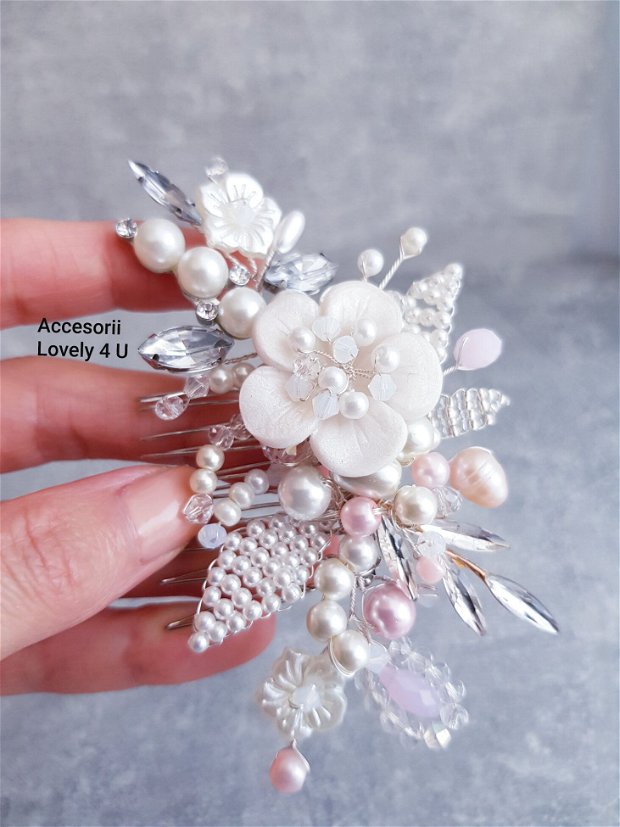 Brianna *Pieptan floral cu perle Swarovski- Colecția de lux