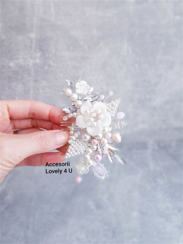 Brianna *Pieptan floral cu perle Swarovski- Colecția de lux