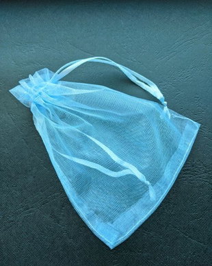 LAE66 - saculet organza bleu
