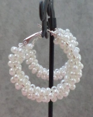 Cercei handmade cu perle acrilice
