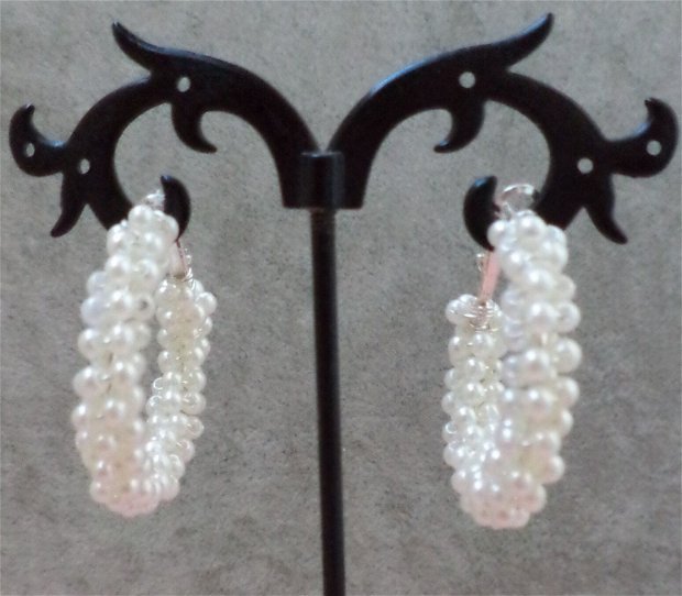 Cercei handmade cu perle acrilice