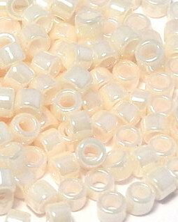 Margele TOHO-Treasure, 11/0, Opaque-Lustered Lt Beige - 123