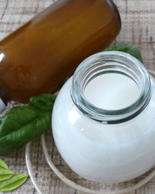 Spray dezinfectant pentru maini cu alcool, salvie, rostopasca  si aloe-vera
