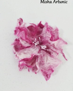 Brosa - Floare impaslita in tonuri de magenta