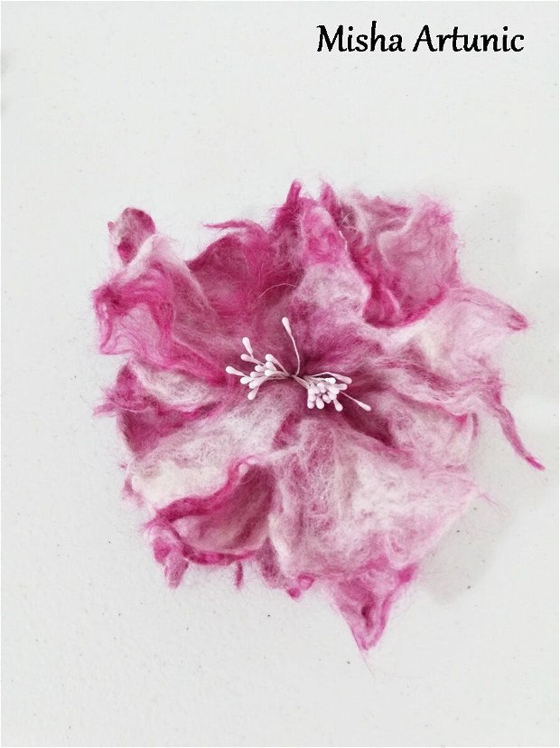 Brosa - Floare impaslita in tonuri de magenta