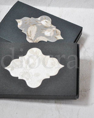 Cutiuta neagra din carton