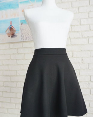 Fusta Scurta Neagra cu Buzunare