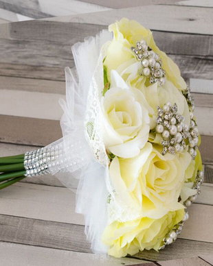 Buchet brose si trandafiri galbeni