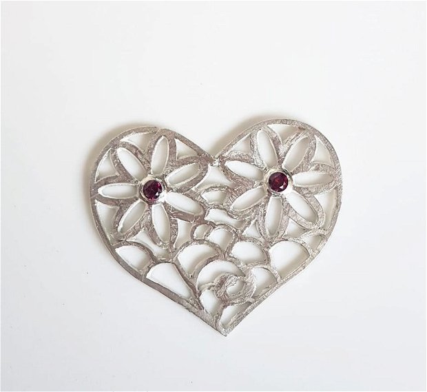 pandantiv unicat din argint fin, in forma de inima filigran, cu flori si rubine