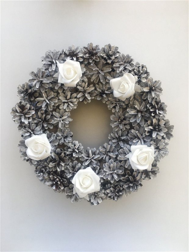 Coronita conuri albe si trandafiri/coronita Crăciun